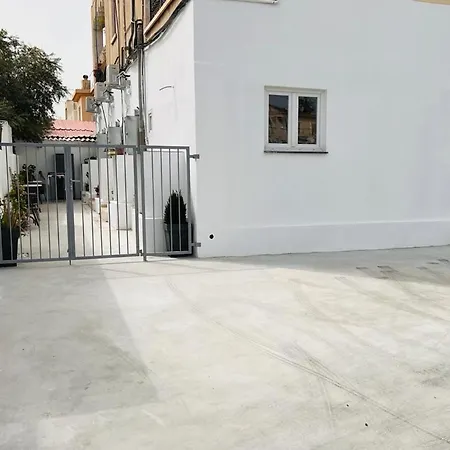 - - Sleeps 4 - Garden - Parking *