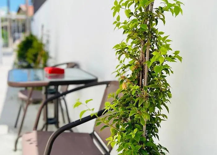 - - Sleeps 4 - Garden - Parking Апартаменты Ларнака