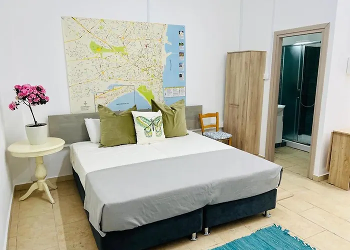 - - Sleeps 4 - Garden - Parking Larnaca